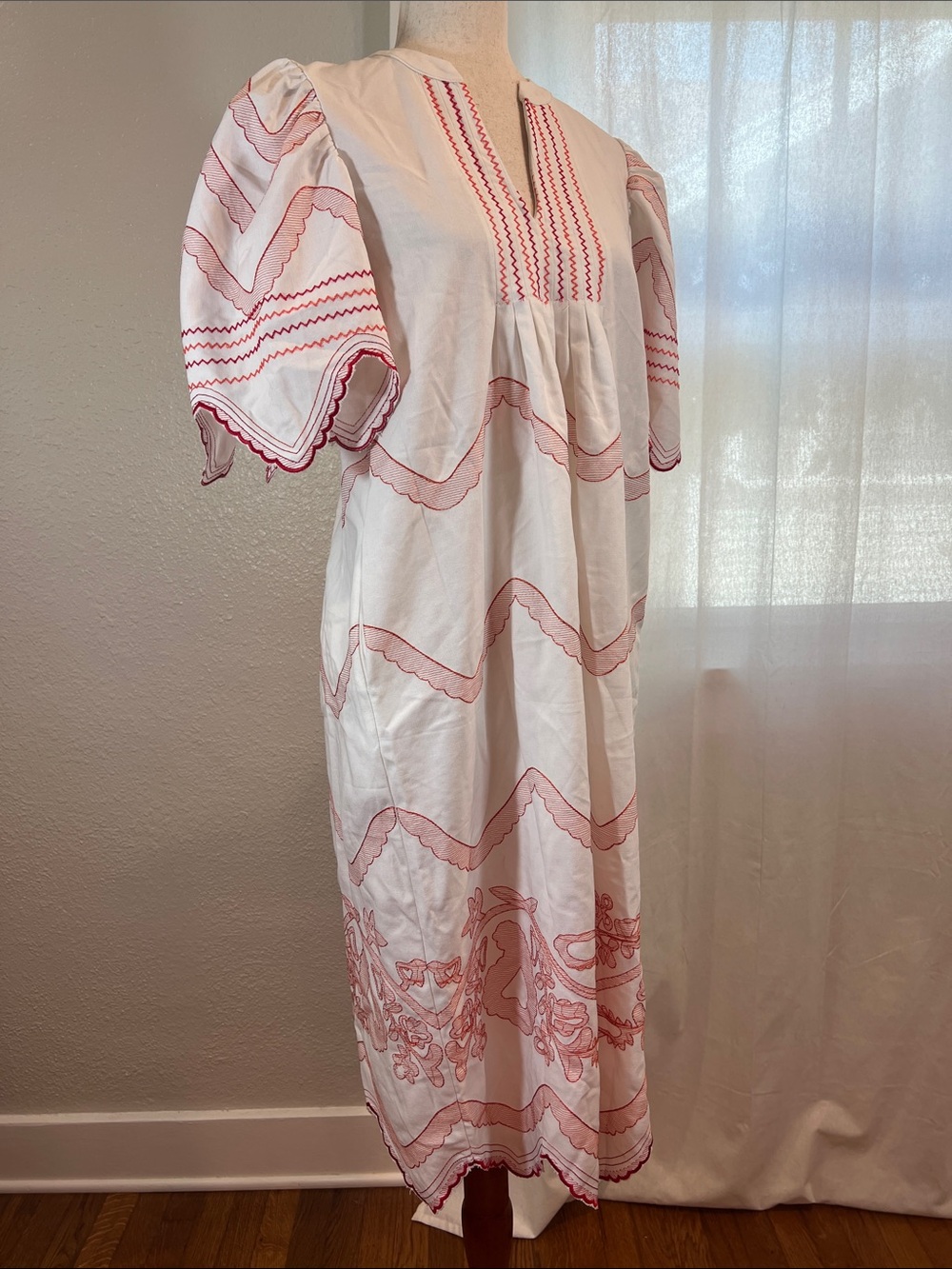 Hyacinth House White Midi Dress with Red Embroidered Detail. Size S. NWOT - Picture 4 of 10
